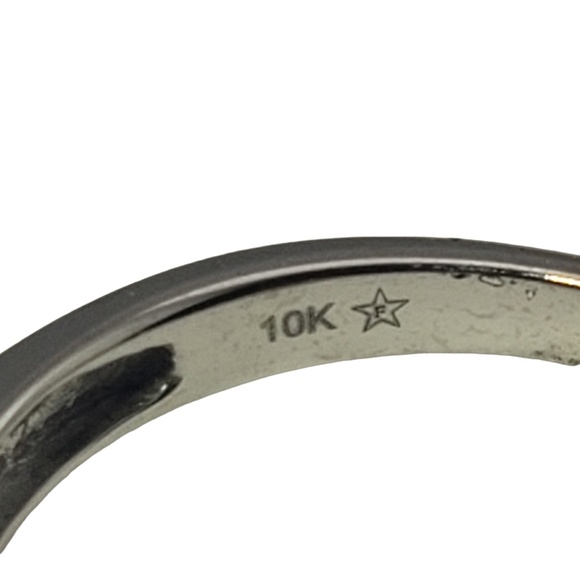 Vintage 10 Karat White Gold and Diamond Ring Size 7 #13100 - Picture 6 of 7